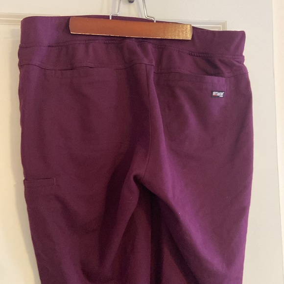 EUC greys anatomy size medium wine womens scrub pants - Picture 4 of 5